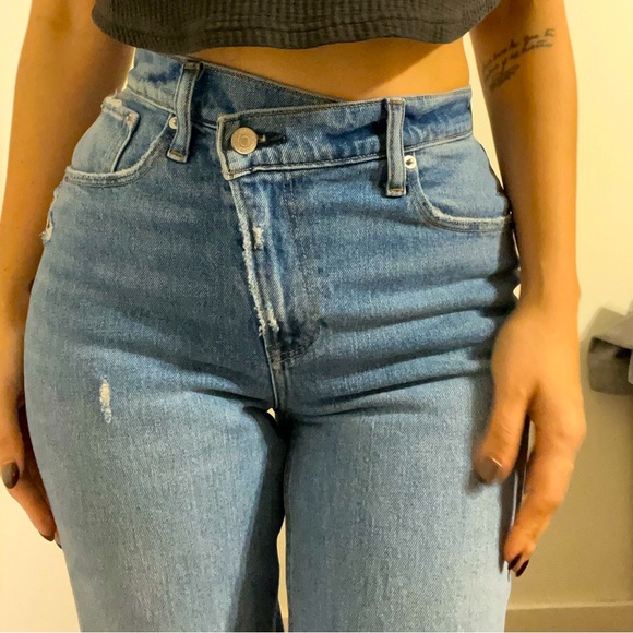 Abercrombie & Fitch Crossover The 90s Slim Straight Ultra High Rise Jeans-26 S - Picture 1 of 11